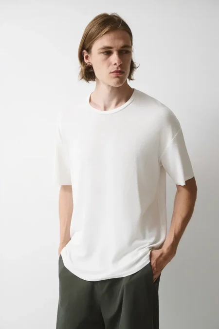 T-shirt με ξέφτι τελειώματα σε ψιλή βάφλα
