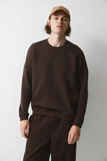 Oversized φούτερ με ριπ λεπτομέρειες